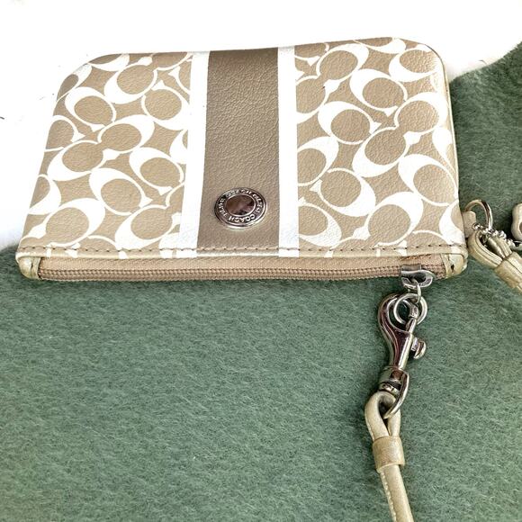 Vintage Coach Gold Cream Monogram Canvas Wristlet | 2000s Designer Mini Bag EUC - Picture 7 of 16